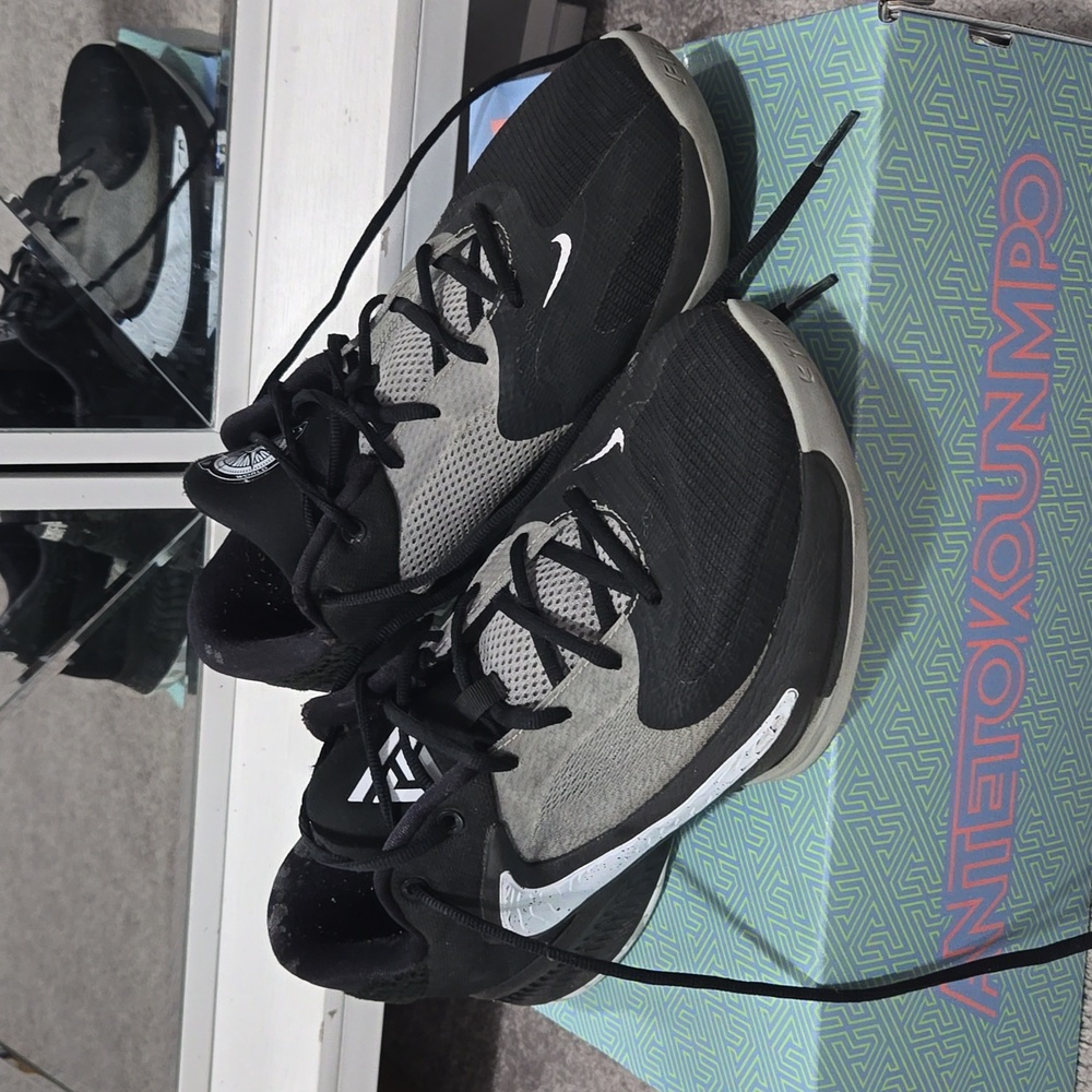 Zoom freak 4 black size 11 mens